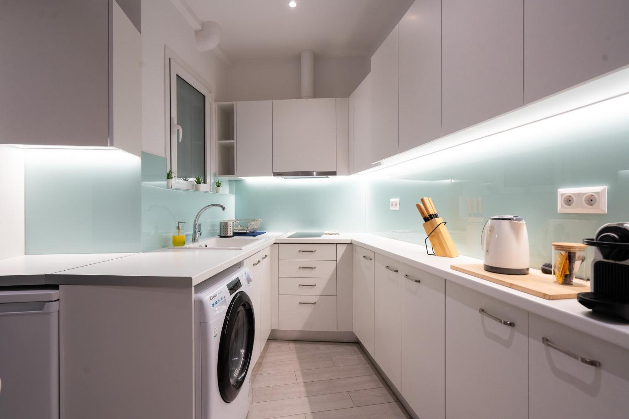 Stunning Cozy Apartment In Афины Экстерьер фото